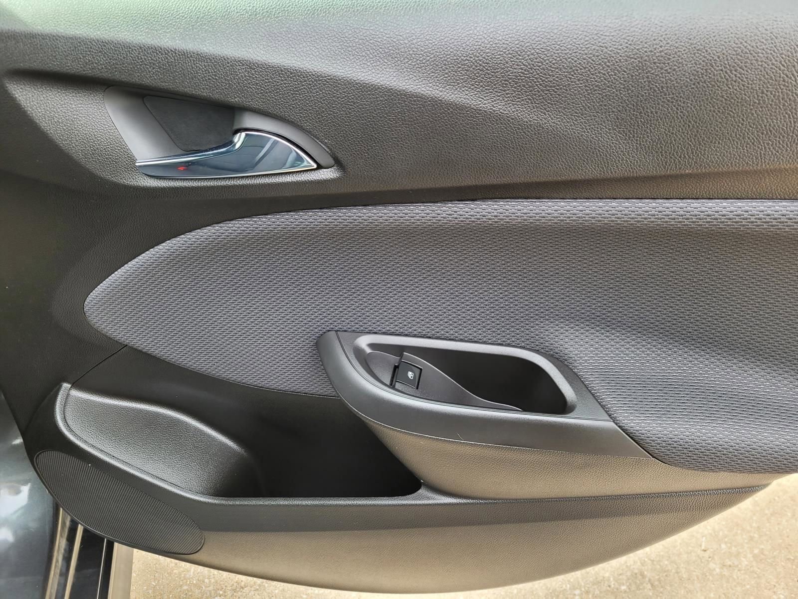 Used 2018 Chevrolet Cruze LT w/ Convenience Package FWD image 11