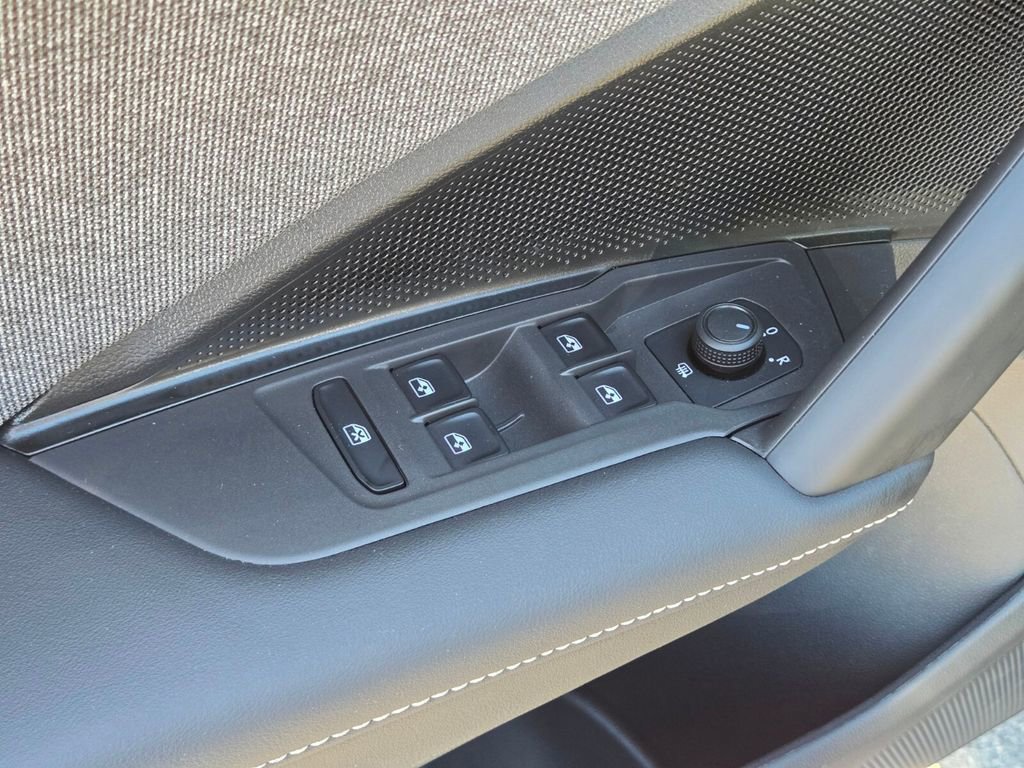 Certified 2025 Volkswagen Tiguan S FWD image 15