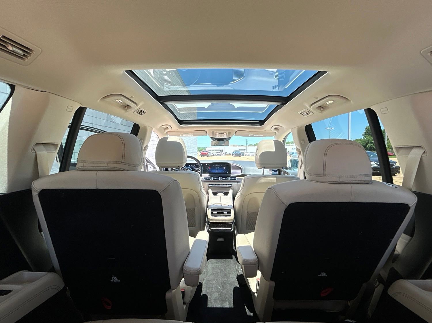 Used 2024 Mercedes-Benz GLS 450 4MATIC image 10