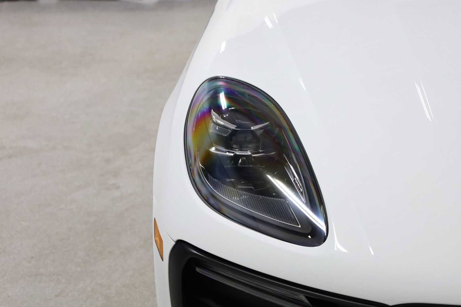 Certified 2023 Porsche Macan Turbo AWD/4WD image 15