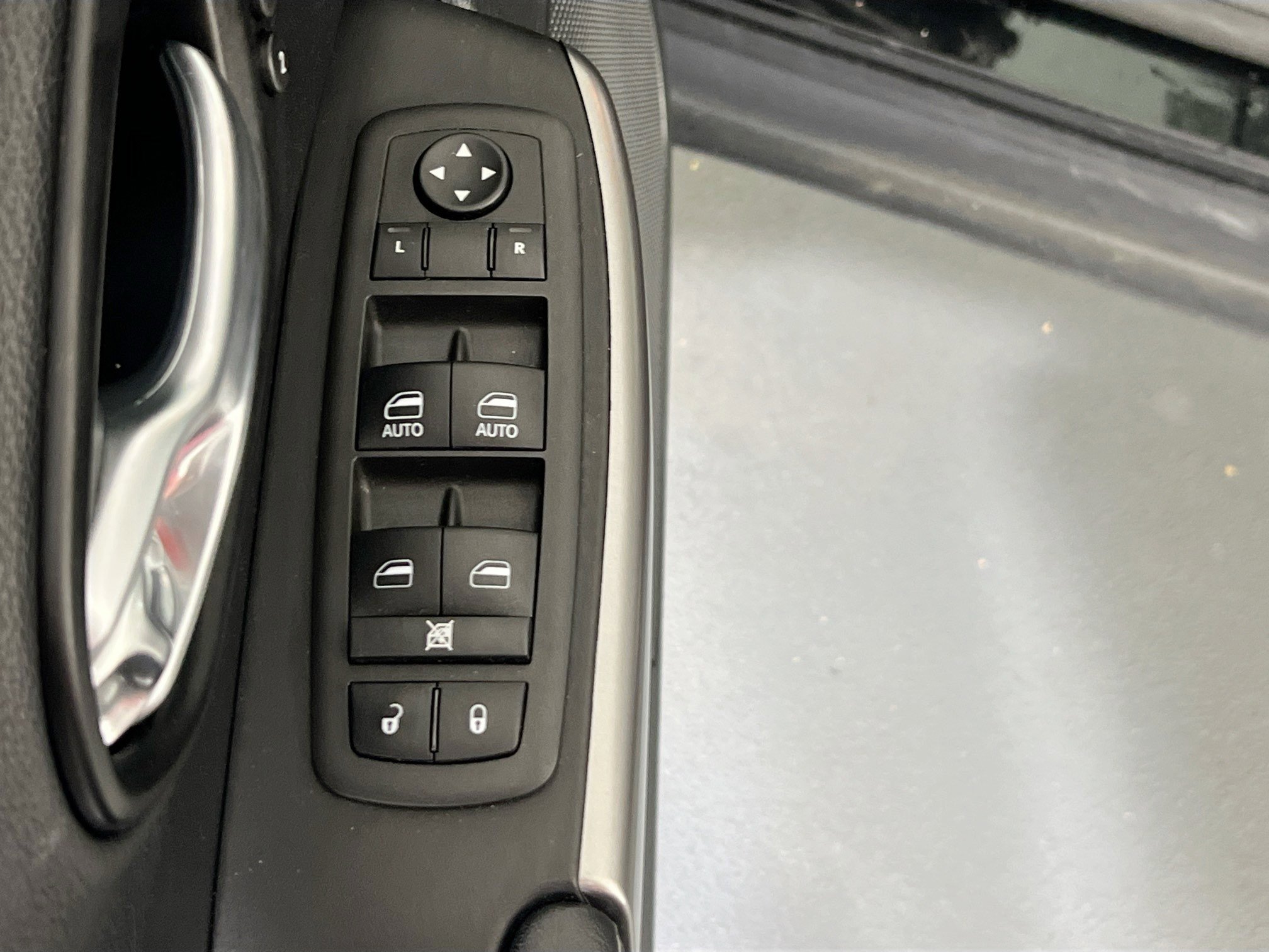 Used 2022 Jeep Cherokee Limited image 17