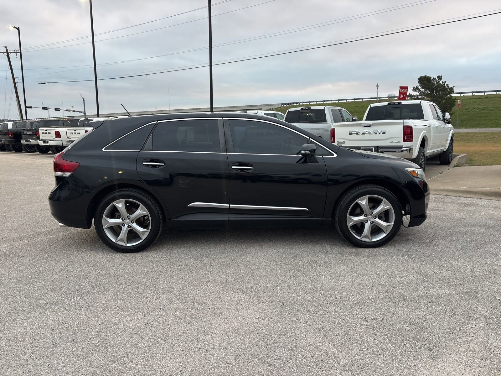 Used 2013 Toyota Venza Limited w/ Tow Prep Pkg image 7