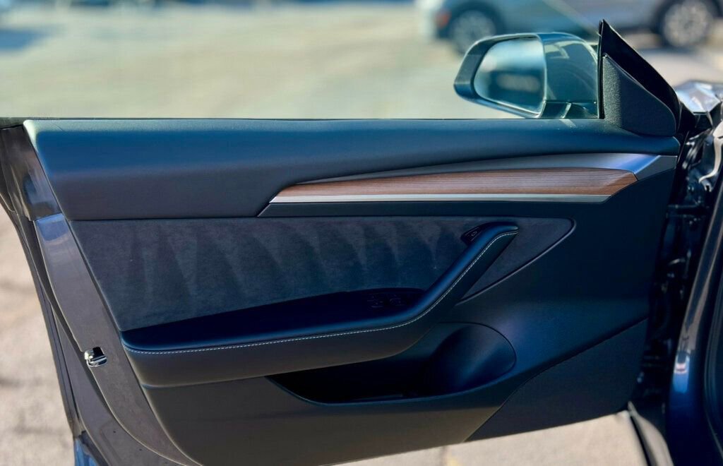 Used 2023 Tesla Model 3 Standard Range image 11