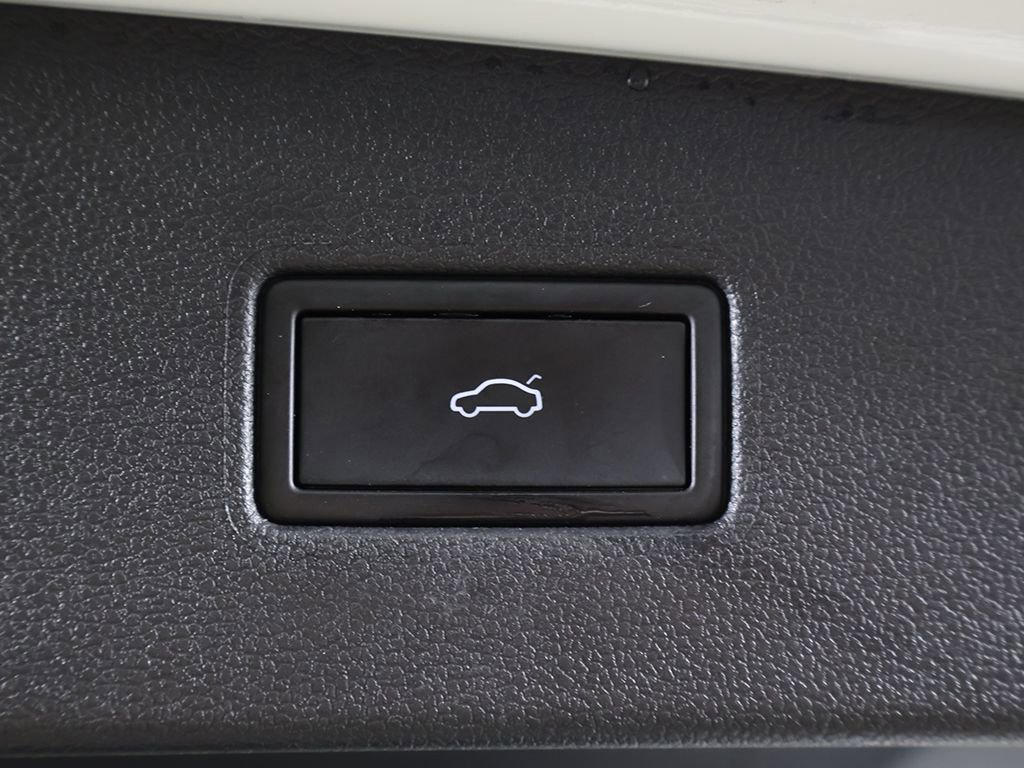 Used 2022 Volkswagen Tiguan SE R-Line image 53