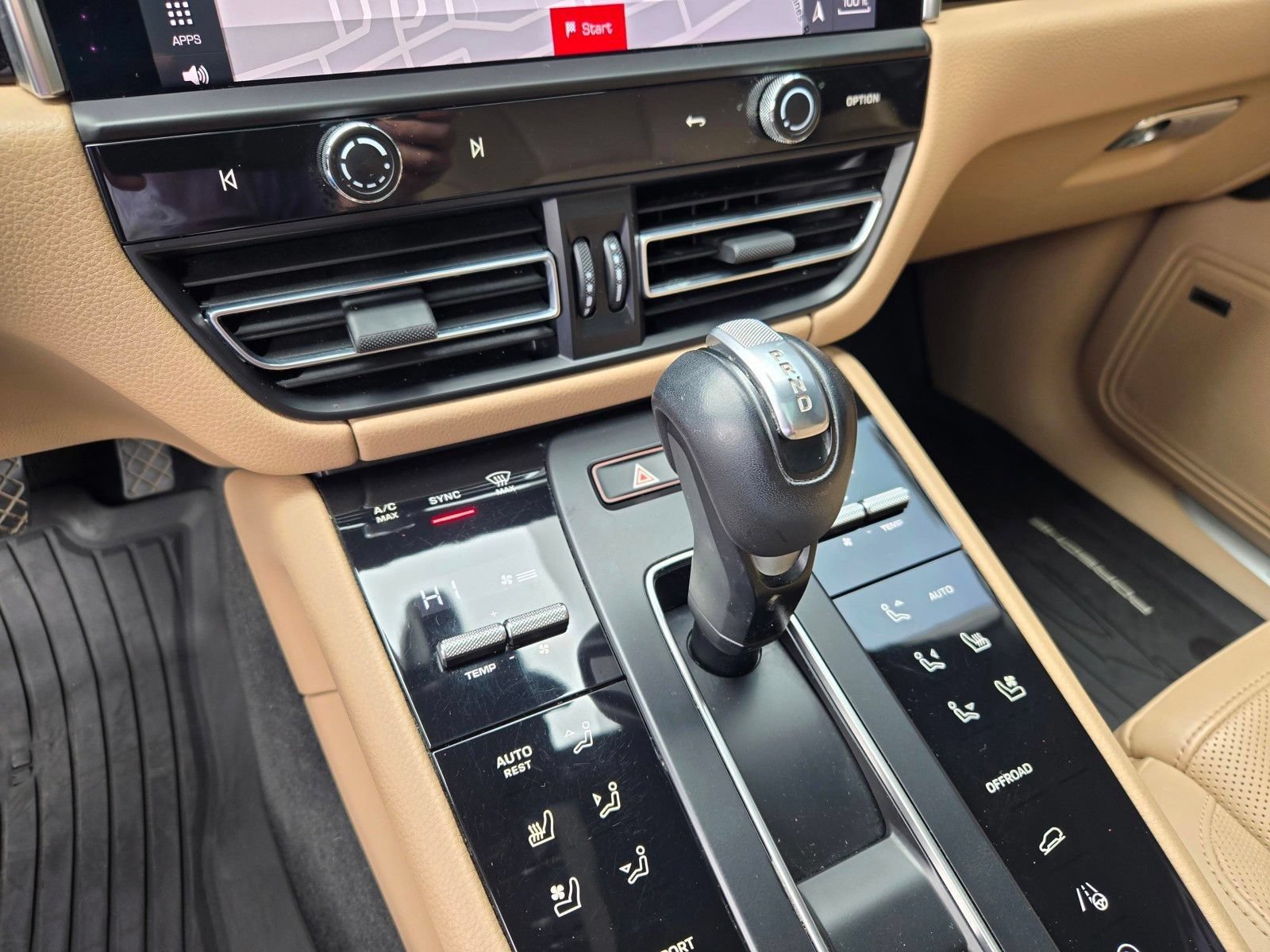 Certified 2024 Porsche Macan S AWD/4WD image 23
