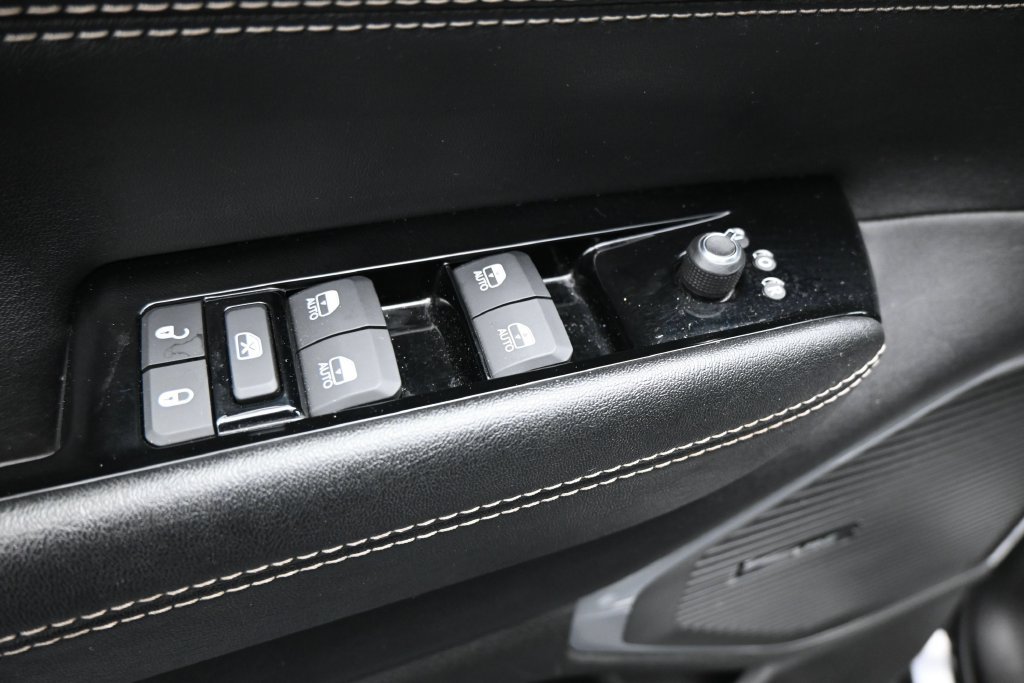 Used 2024 Jeep Wagoneer Series III AWD/4WD image 12