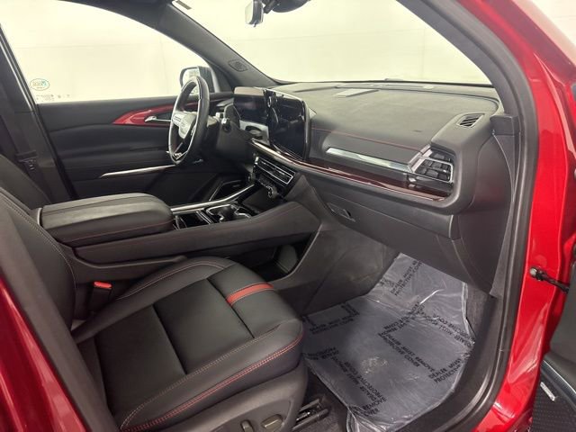 Used 2025 Chevrolet Traverse RS image 17