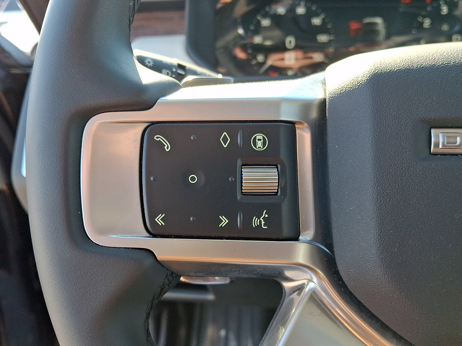 Used 2025 Land Rover Discovery Dynamic SE image 21