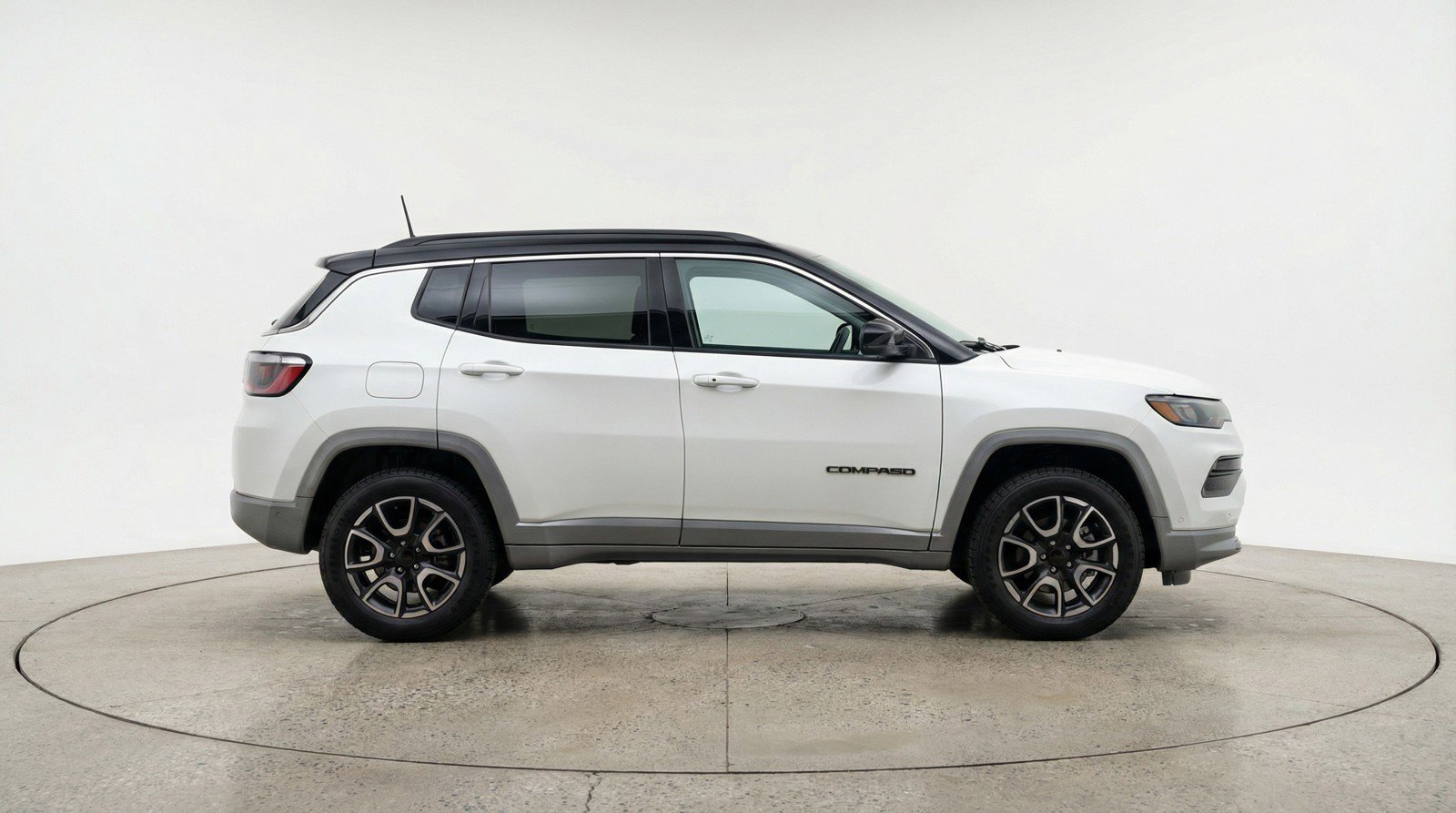 Used 2025 Jeep Compass Trailhawk image 9
