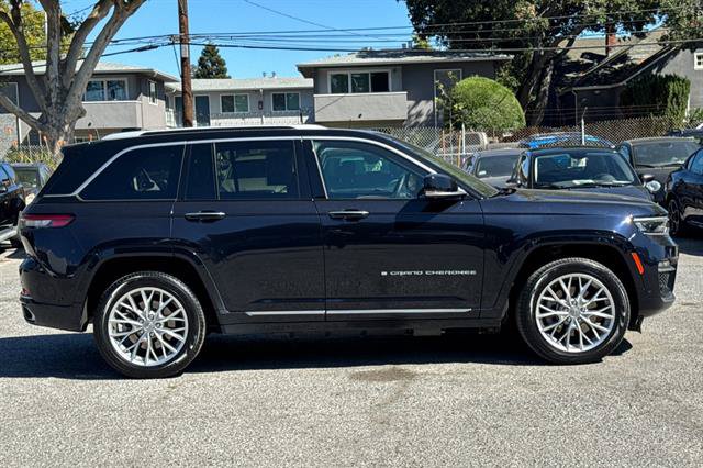 Used 2022 Jeep Grand Cherokee Summit w/ Advanced Protech Group IV AWD/4WD image 2