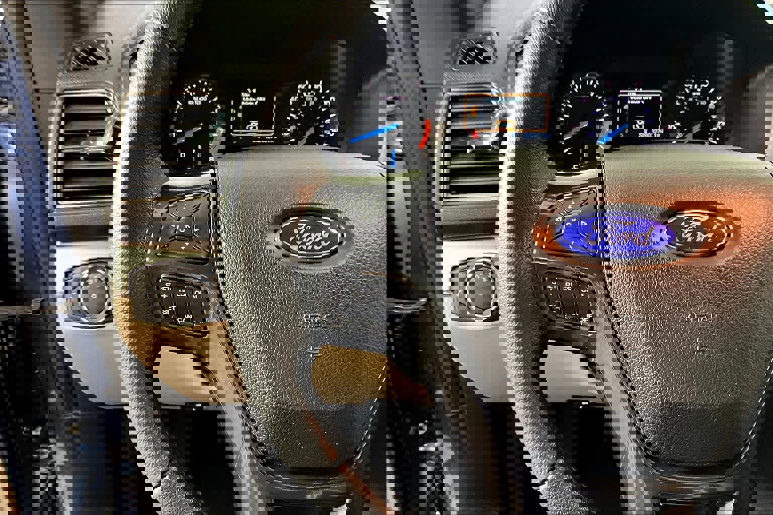 Used 2018 Ford Explorer XLT image 23