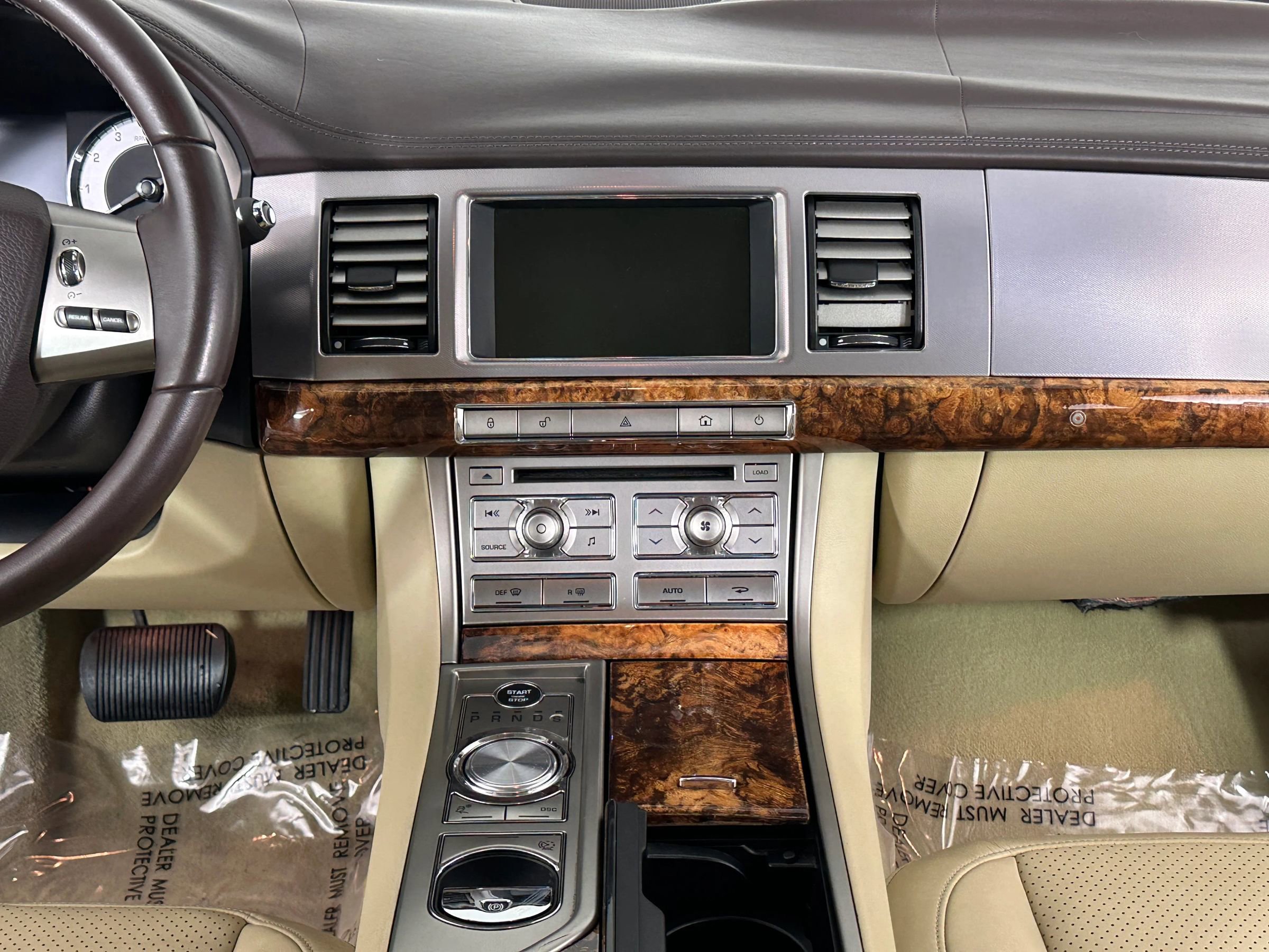 Used 2009 Jaguar XF Premium image 25