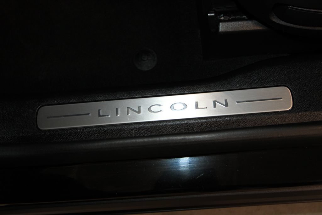 Used 2025 Lincoln Corsair Reserve w/ Jet Appearance Package AWD/4WD image 7