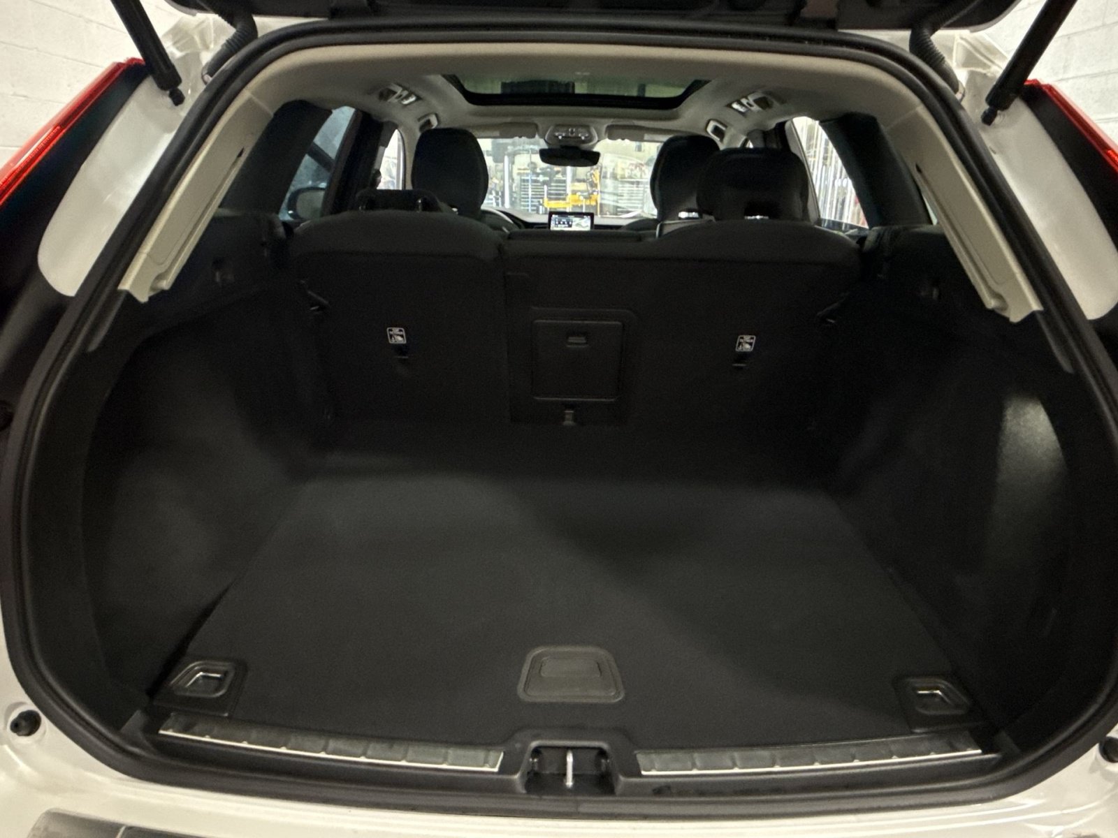 New 2026 Volvo XC60 B5 Plus w/ Protection Package Premier AWD/4WD image 34