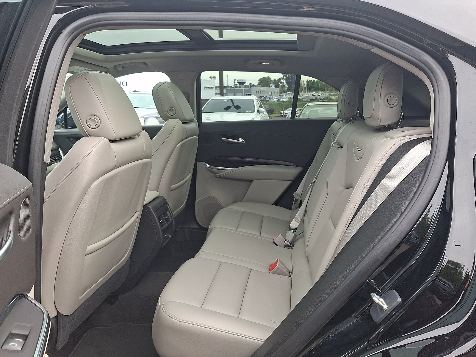 Certified 2023 Cadillac XT4 Premium Luxury w/ Cold Weather Package AWD/4WD image 10