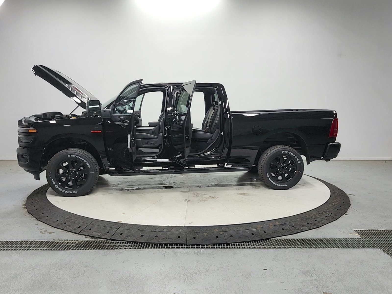 New 2026 RAM 2500 Laramie AWD/4WD image 13