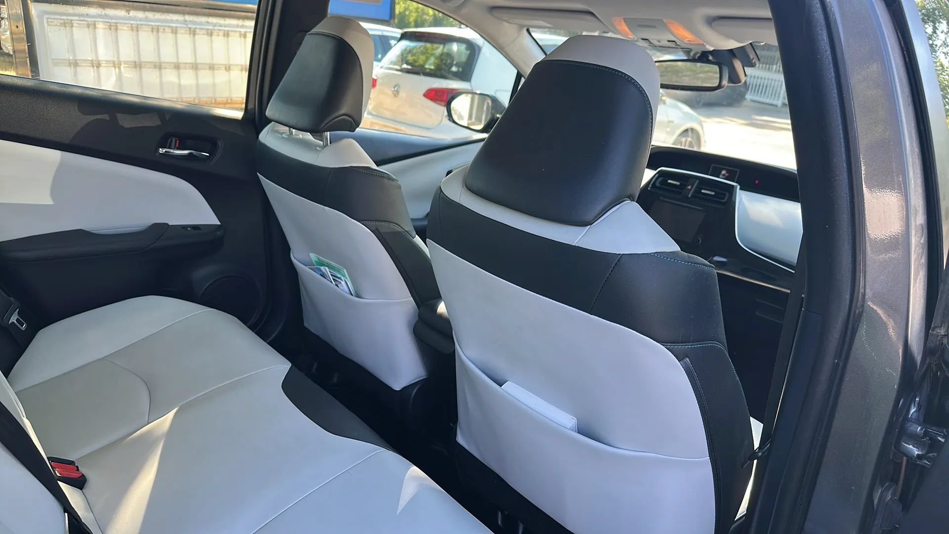 Used 2017 Toyota Prius Four w/ Advanced Technology Package FWD image 19