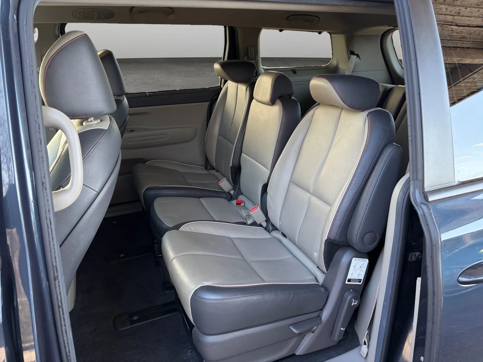 Used 2017 Kia Sedona LX w/ LX Essentials Premium Package image 12