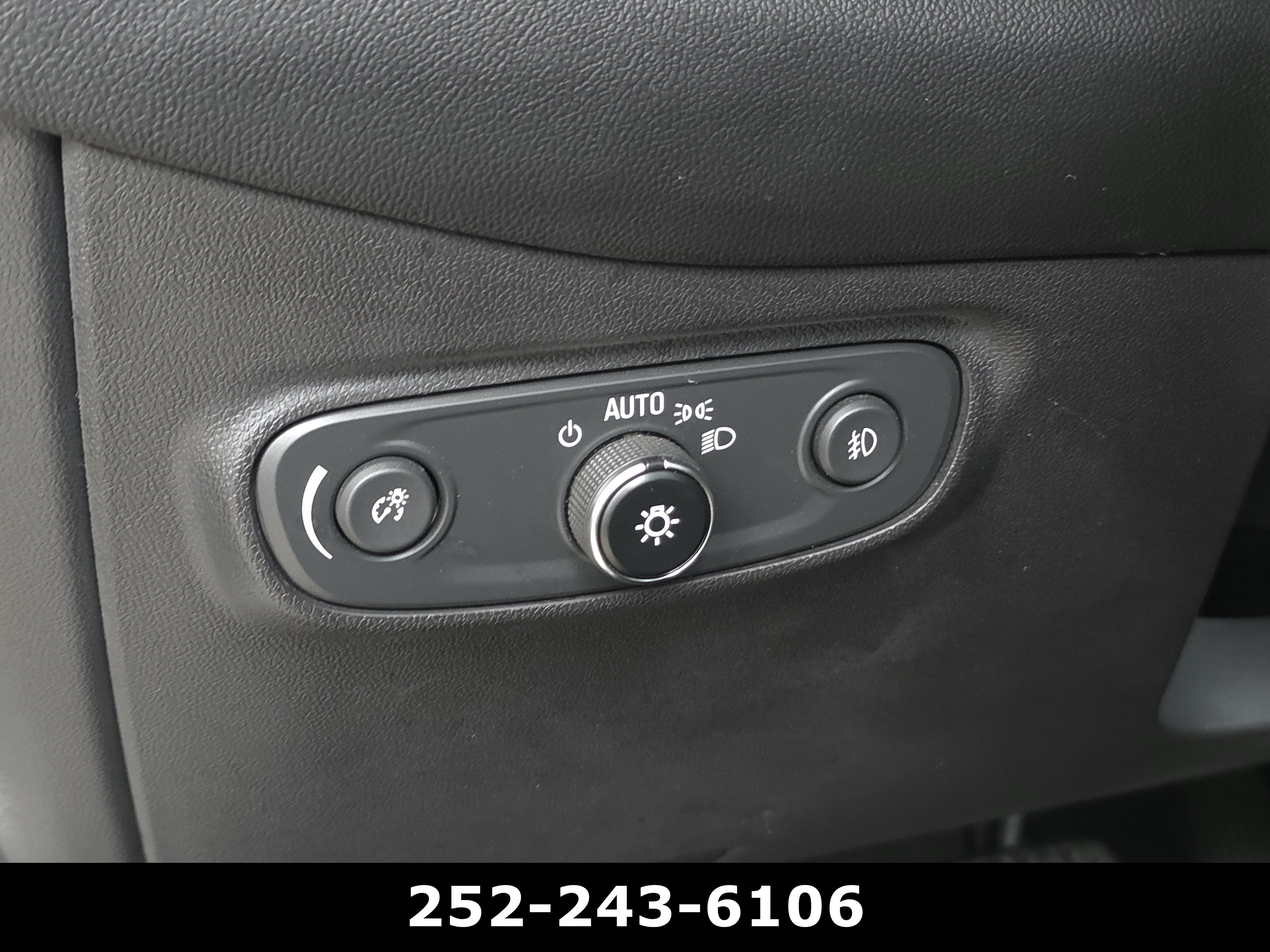 Used 2020 Chevrolet Equinox Premier FWD image 24