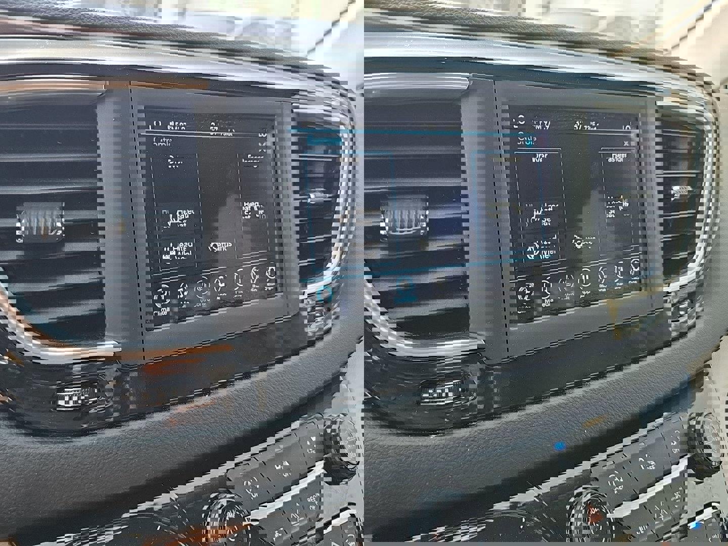 Used 2020 Chrysler Pacifica Touring-L image 11