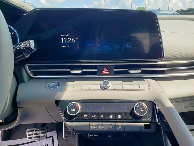 New 2025 Hyundai Elantra SEL image 9