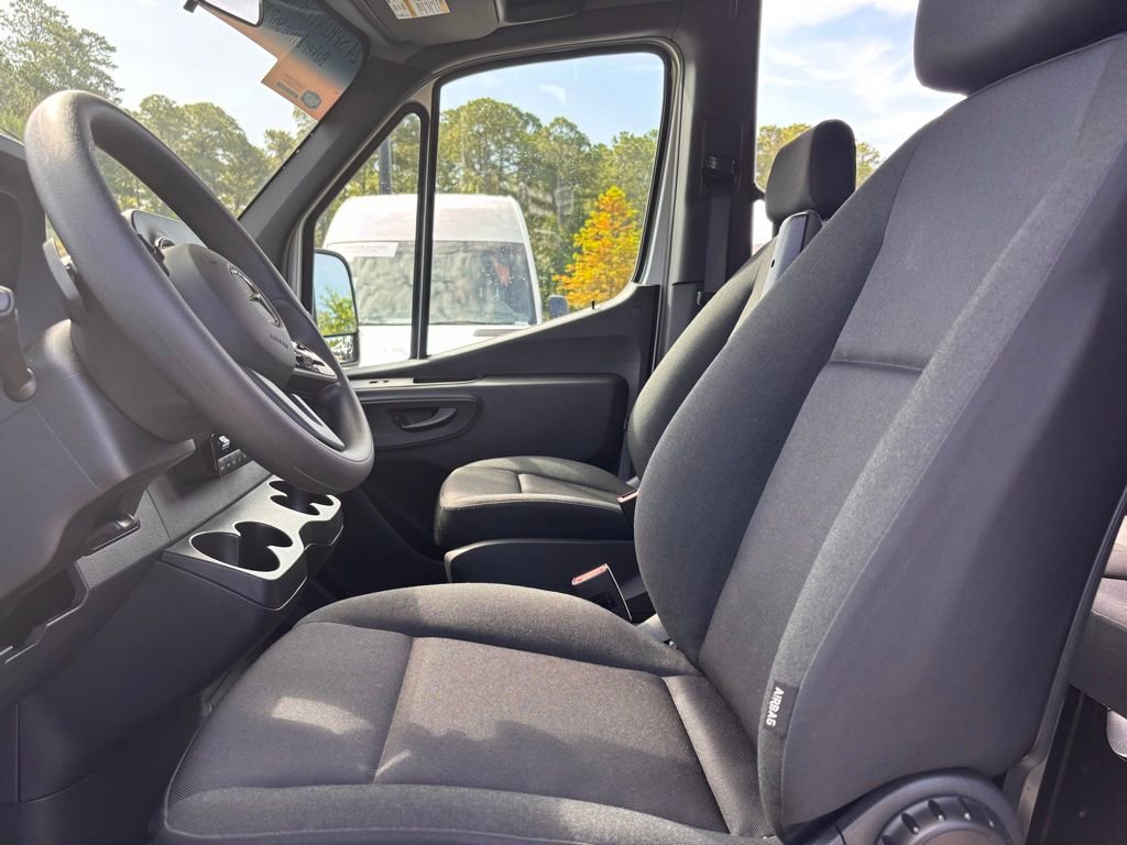 Used 2024 Mercedes-Benz Sprinter 2500 image 41