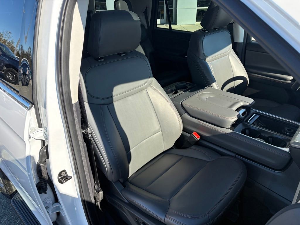 Certified 2025 Ford Expedition Active image 25