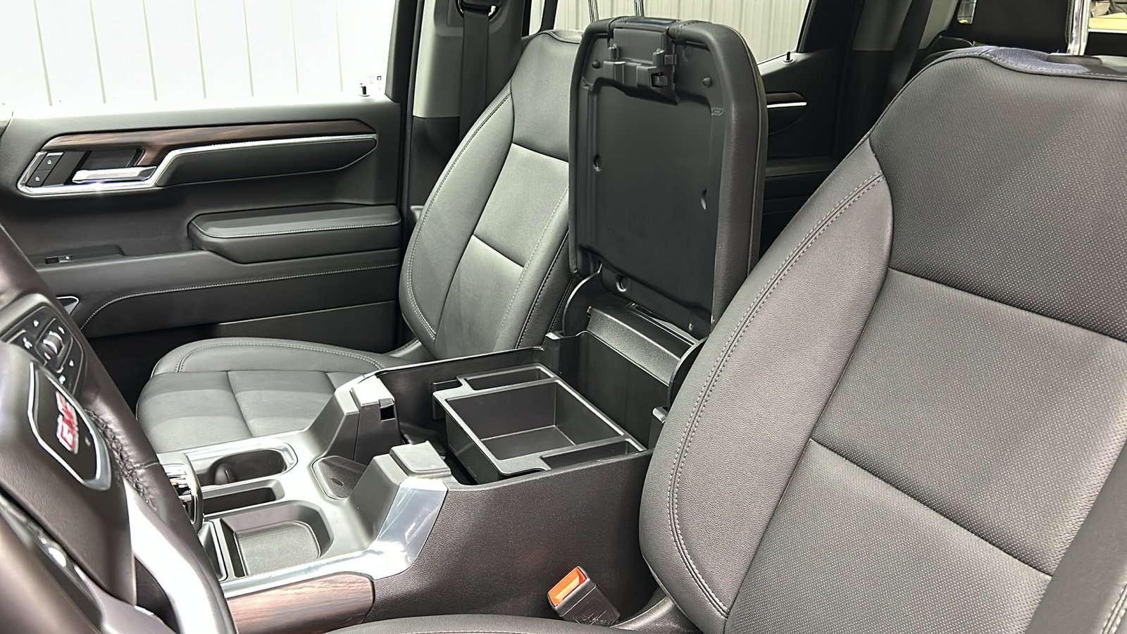 Used 2023 GMC Sierra 1500 SLT image 29