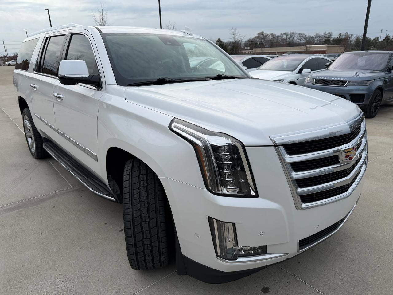 Used 2020 Cadillac Escalade ESV Luxury image 3