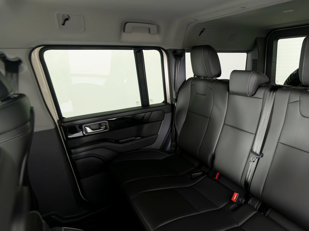 Used 2025 INEOS Grenadier Fieldmaster Edition AWD/4WD image 42