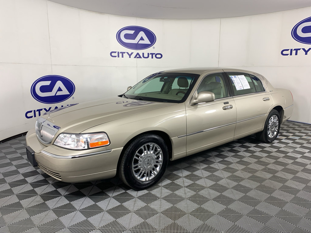 Used 2009 Lincoln Town Car Signature L image 7