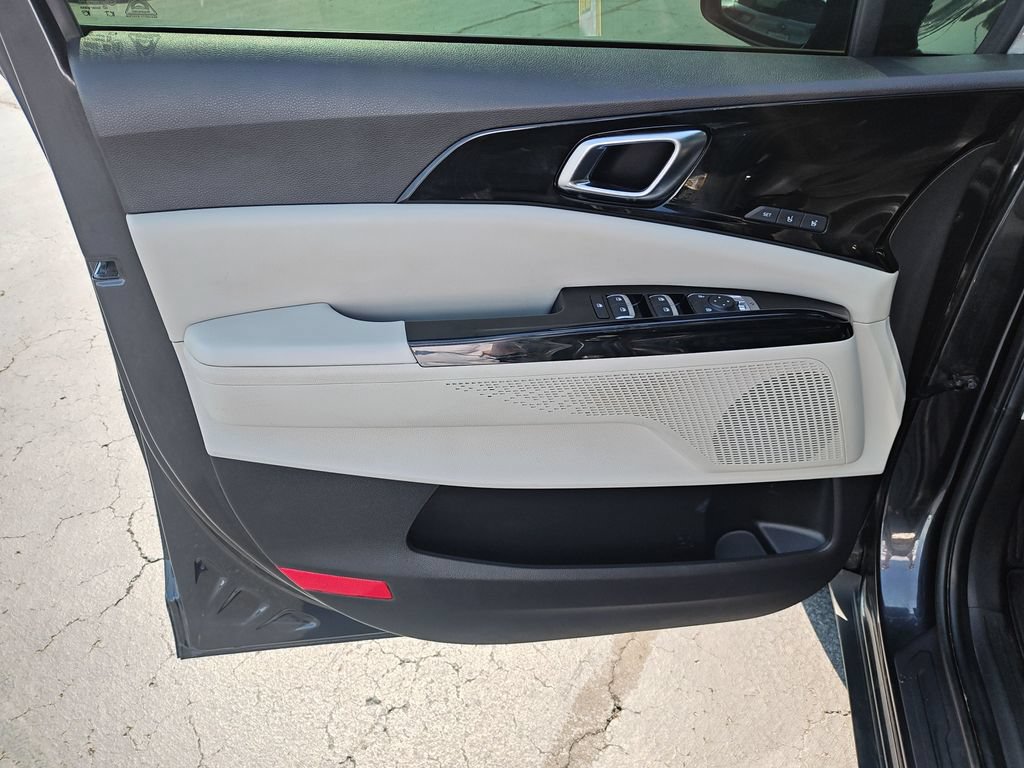 Used 2022 Kia Carnival SX FWD image 8