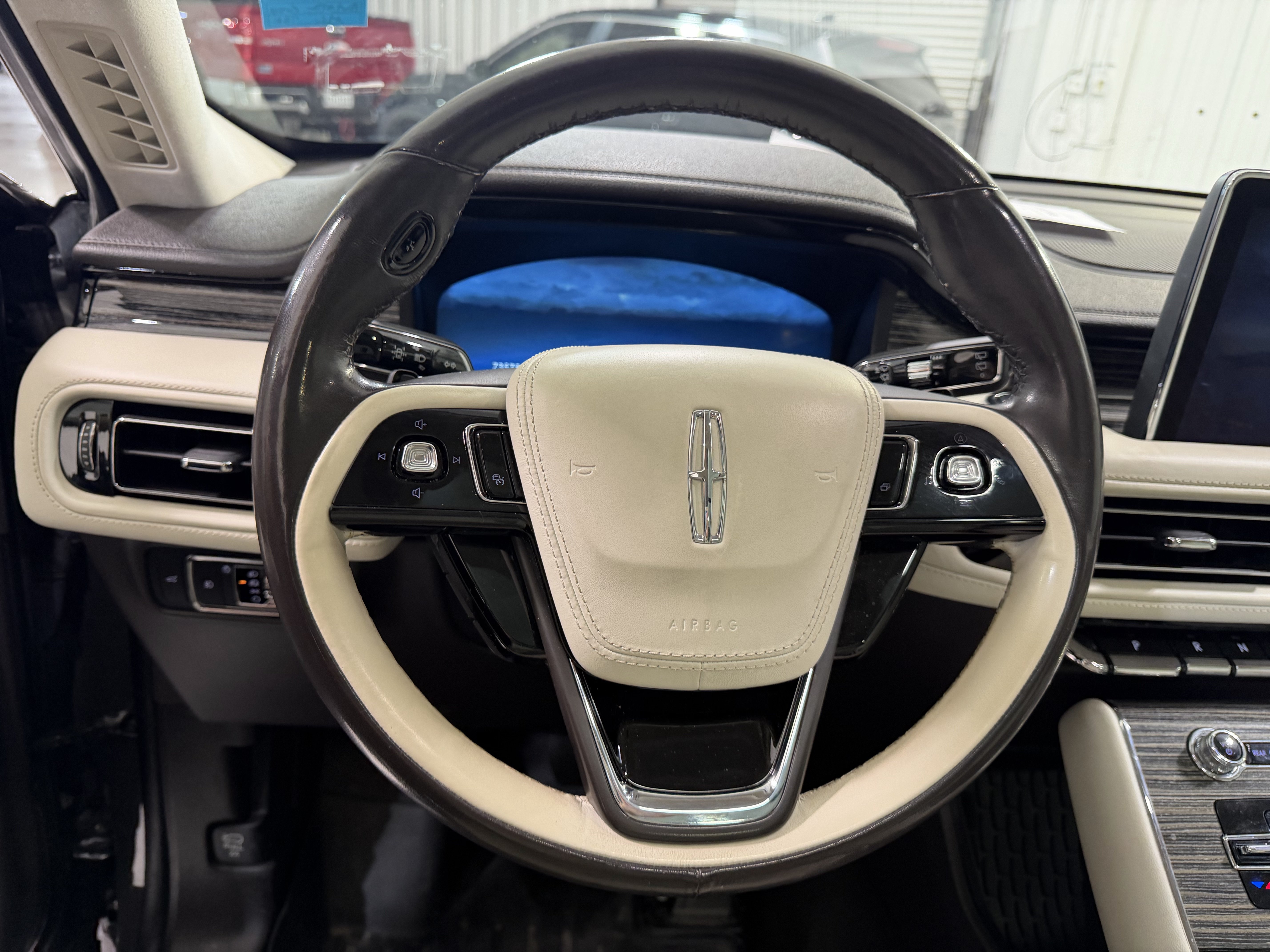 Used 2022 Lincoln Aviator Black Label AWD/4WD image 16