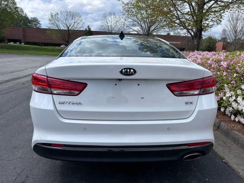 Used 2016 Kia Optima EX w/ Option Group 040 FWD image 4