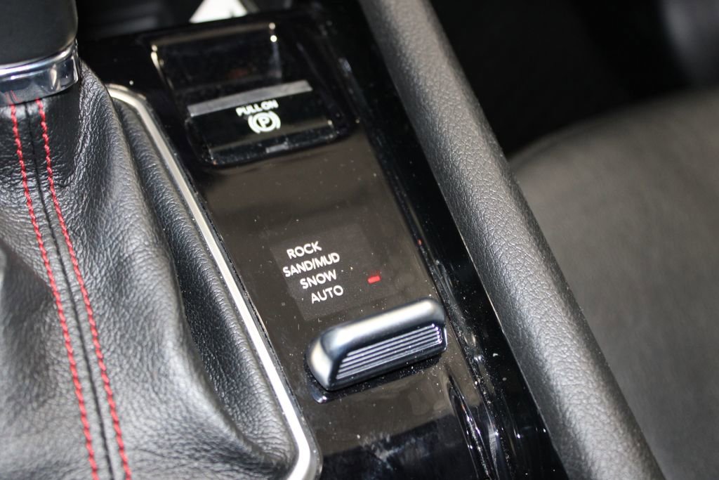 Used 2025 Jeep Compass Trailhawk image 49