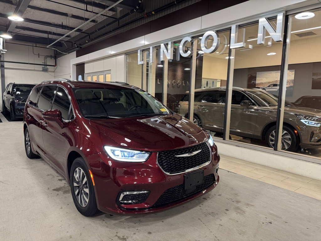 Used 2022 Chrysler Pacifica Touring-L