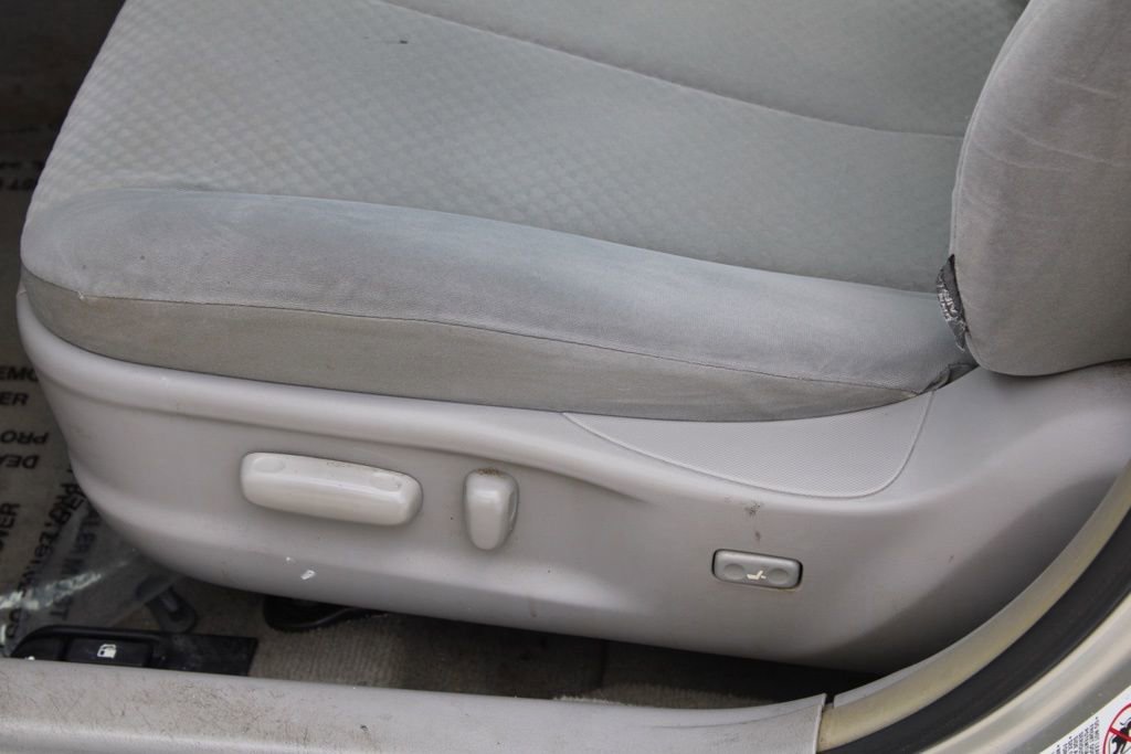 Used 2009 Toyota Camry LE FWD image 15
