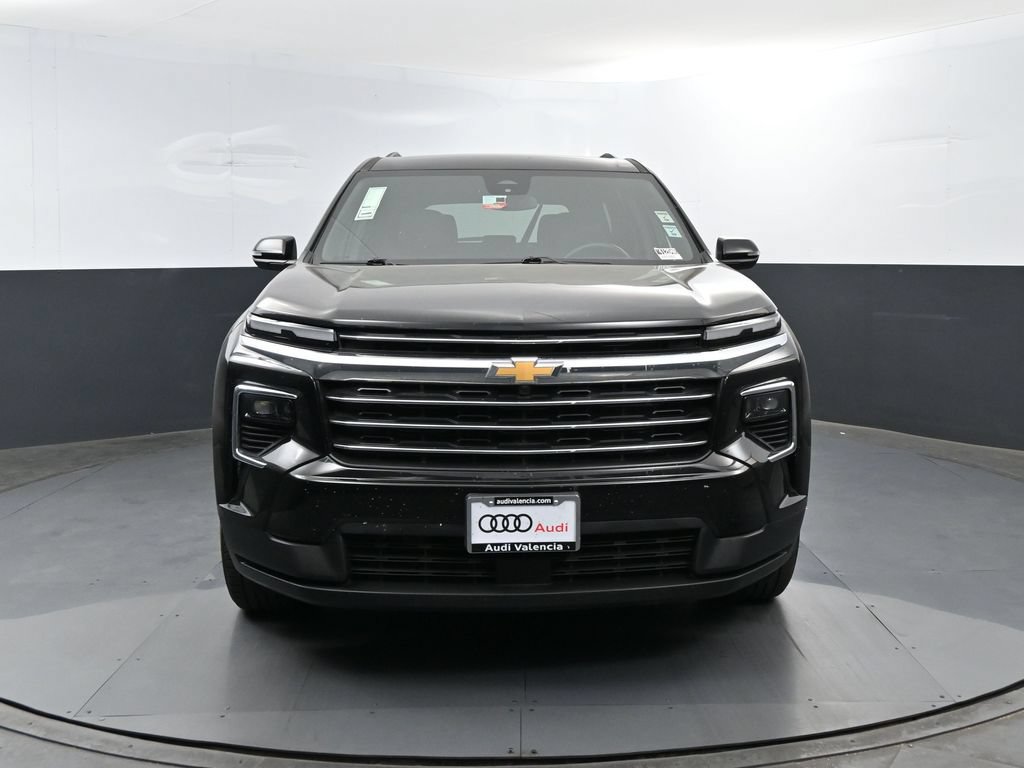 Used 2025 Chevrolet Traverse LT AWD/4WD image 2