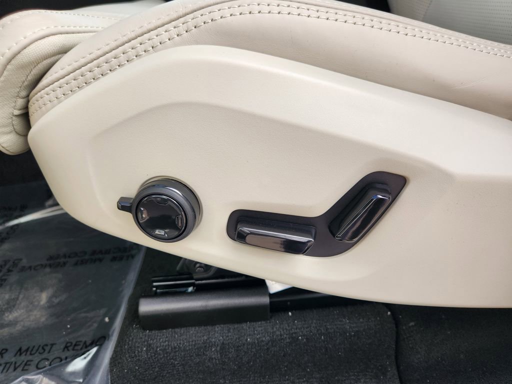 New 2026 Volvo XC60 B5 Ultra w/ Protection Package Premier image 14