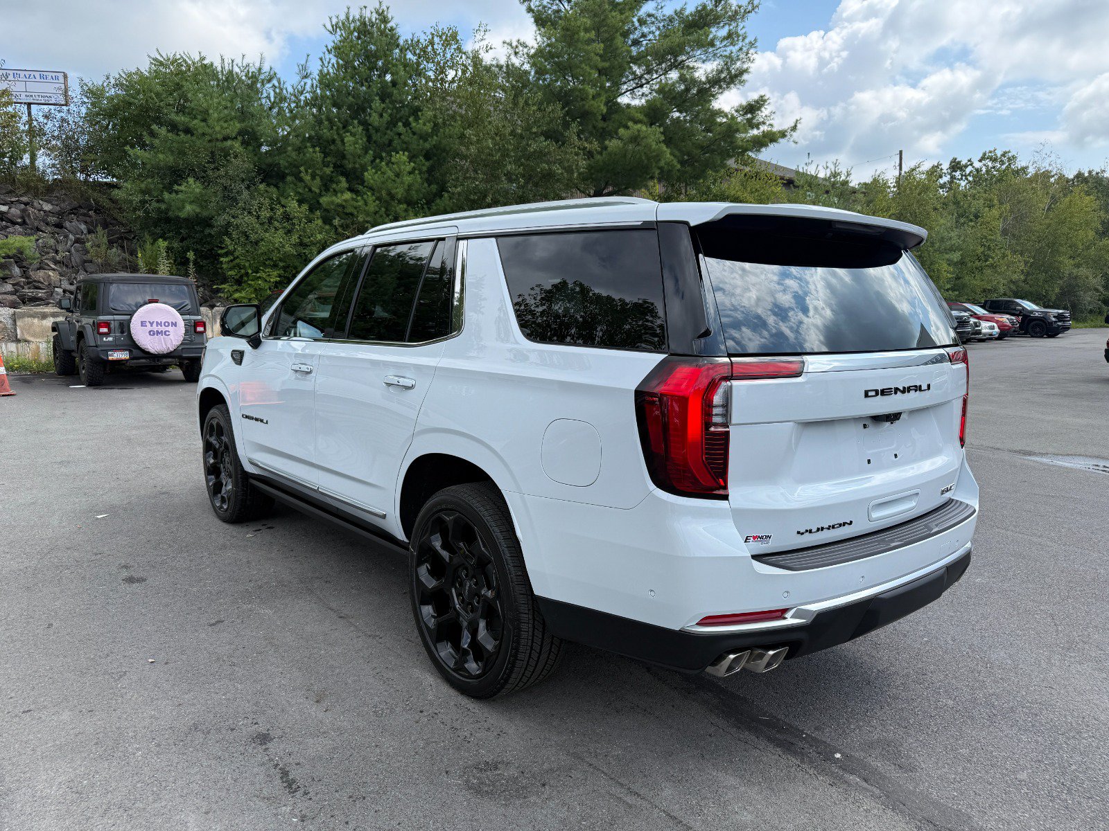 New 2026 GMC Yukon Denali w/ Denali Reserve Package AWD/4WD image 3