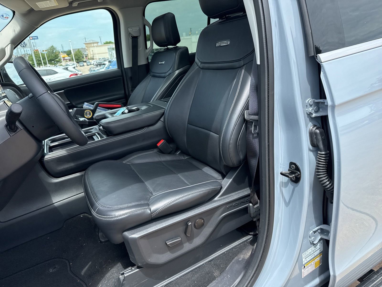 Used 2025 Ford Expedition Platinum w/ Driver's Package AWD/4WD image 13