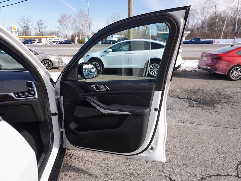 Used 2023 BMW X5 xDrive40i w/ Executive Package image 34