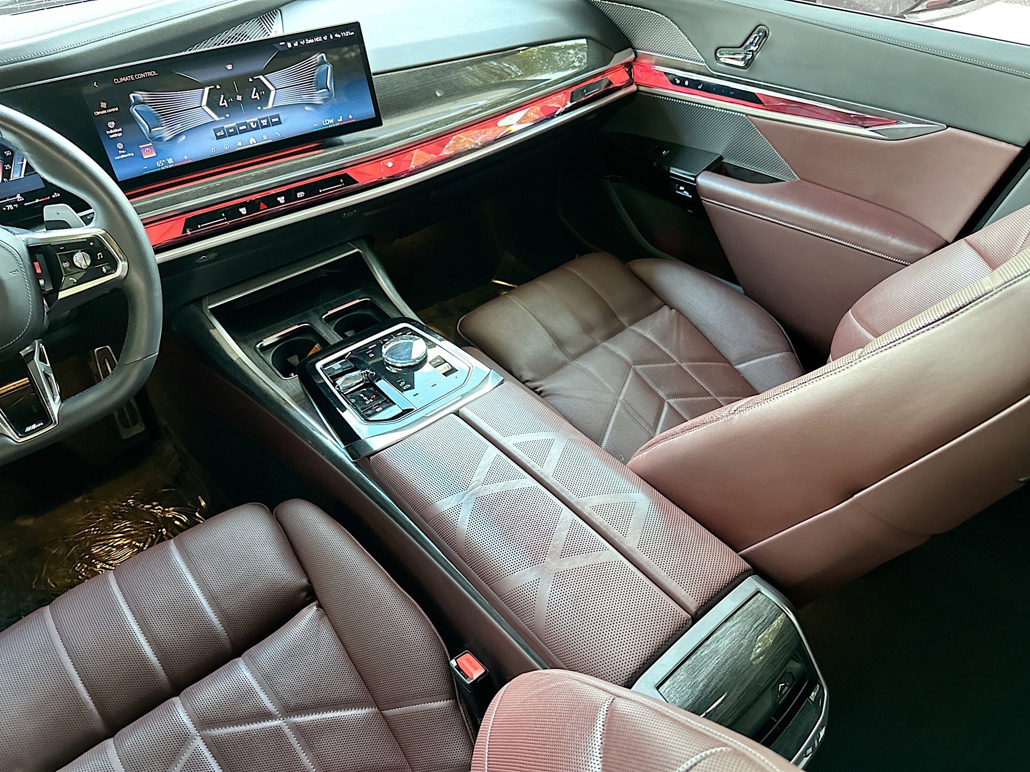 Certified 2024 BMW 760i xDrive w/ Premium Package 2 image 25