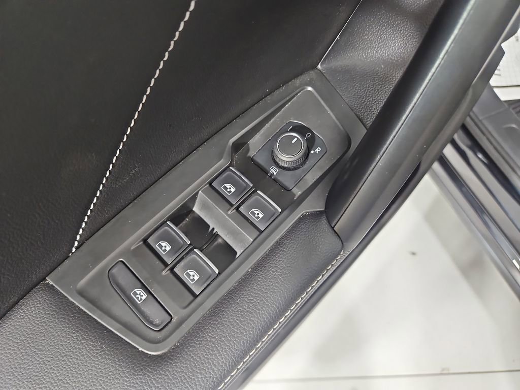 Certified 2024 Volkswagen Tiguan SE w/ Panoramic Sunroof Package image 14