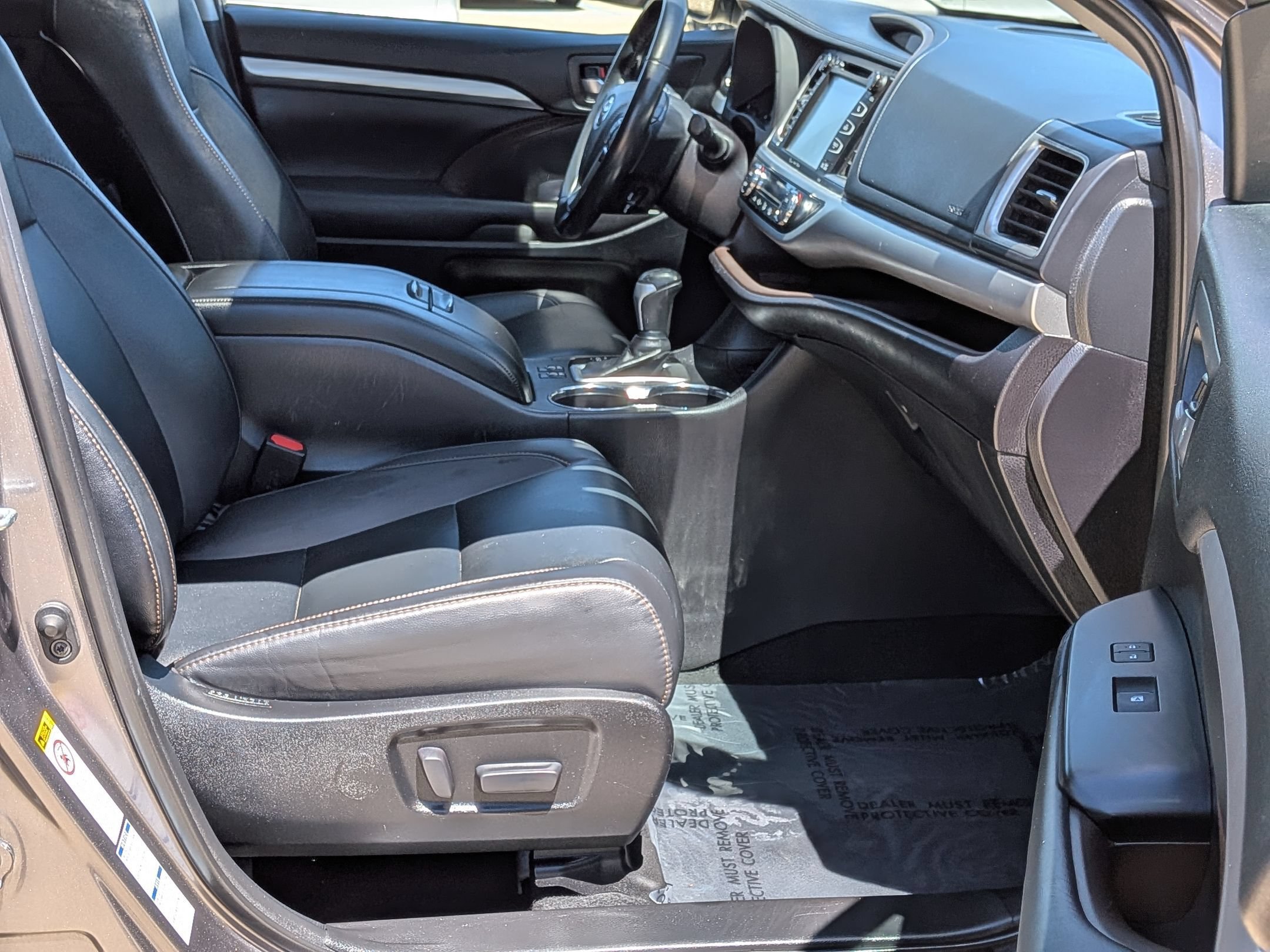 Used 2019 Toyota Highlander XLE AWD/4WD image 31