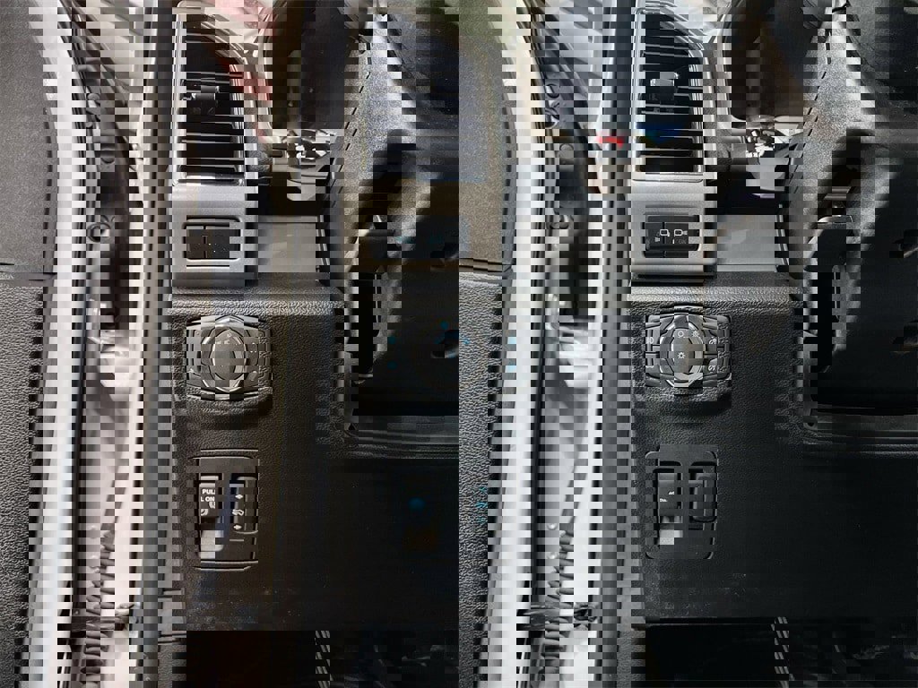 Used 2019 Ford F150 Lariat image 14