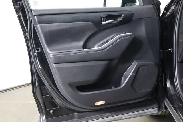 Used 2022 Toyota Highlander XLE FWD image 20