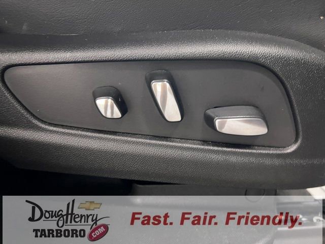 Used 2025 Cadillac XT6 Premium Luxury image 46