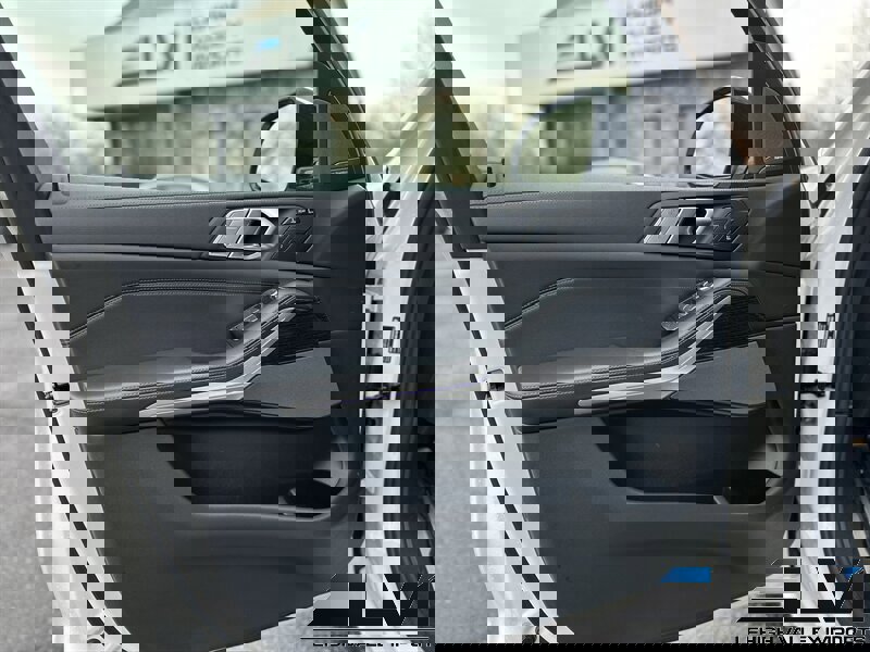 Used 2020 BMW X7 xDrive40i w/ M Sport Package image 15