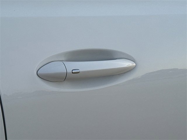 Used 2022 Chevrolet Bolt EUV LT w/ Convenience Package image 11